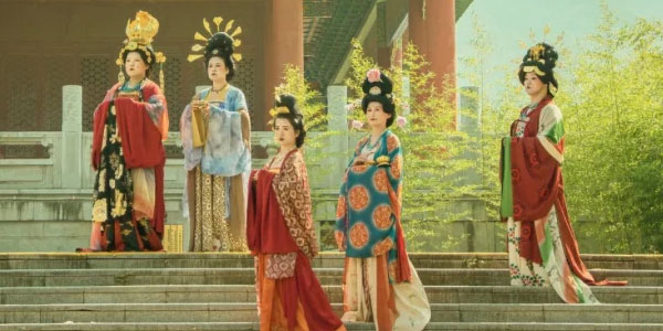 Ancient Chinese Women's Makeup: Traditions and Practices